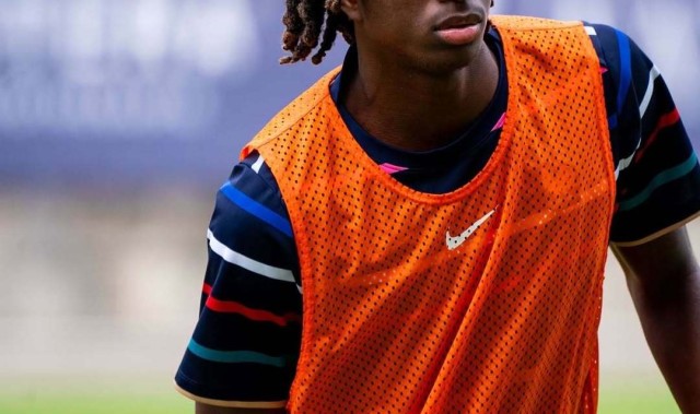 巴萨在法甲发现瑰宝，他们正密切关注南特十七岁的中后卫天才塔蒂