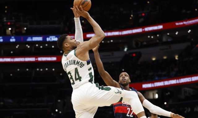 字母哥26+7麦科勒姆28分 雄鹿客场不敌奇才