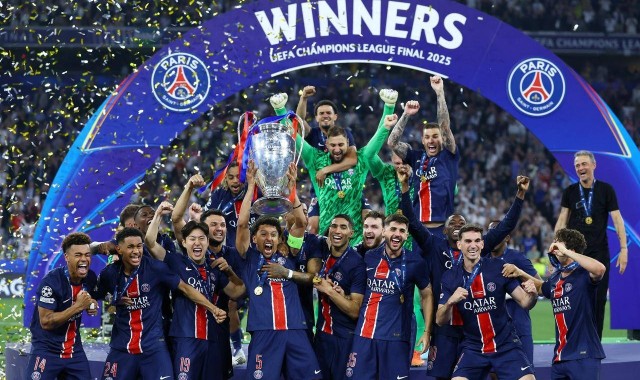 进退两难！26岁欧洲冠军门神面临无球可踢，错误时机造就尴尬局面