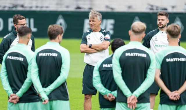 德甲球队不莱梅训练备战比赛
        
    德甲球队不莱梅训练备战比赛