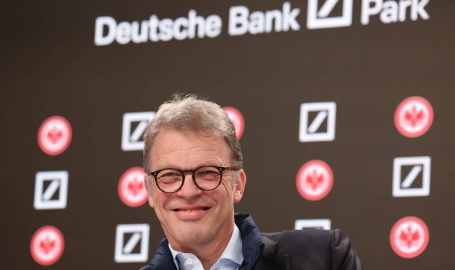 欧冠逆转之夜：萨尔布吕肯3-0击败法甲领头羊，东哥逆风翻盘展现王者风范