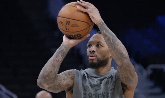 利拉德已脱掉保护靴 进行轻度投篮和跑动训练