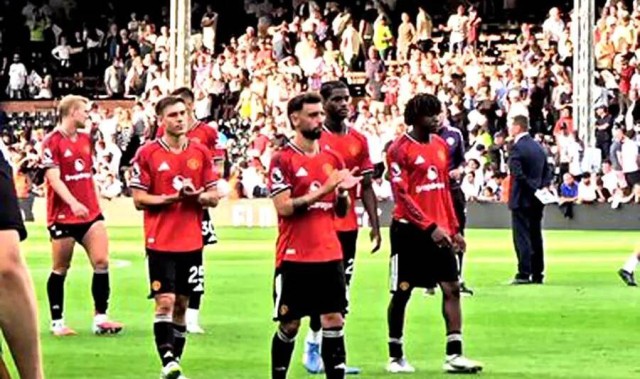 曼联6000万铁腰两弱点暴露，身为嫡系却被阿莫林嫌弃！半场被换尴尬