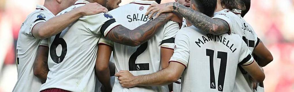 联赛杯狂欢夜！曼城阿森纳切尔西携手晋级，利物浦热刺爆冷被淘汰