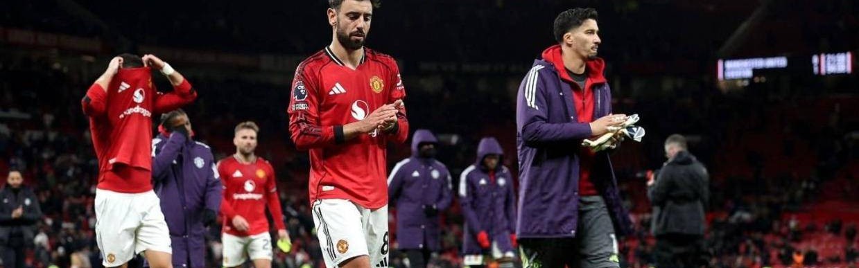 熟悉的曼联回来了？开场13分钟就多打一人，仍在主场爆冷输球