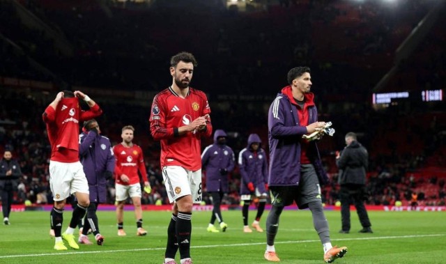 熟悉的曼联回来了？开场13分钟就多打一人，仍在主场爆冷输球