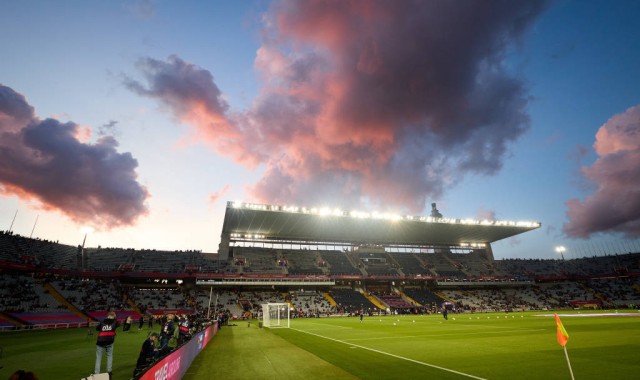 巴塞罗那与法兰克福的欧冠对决：VIP门票已售，球迷文化与安全措施详解