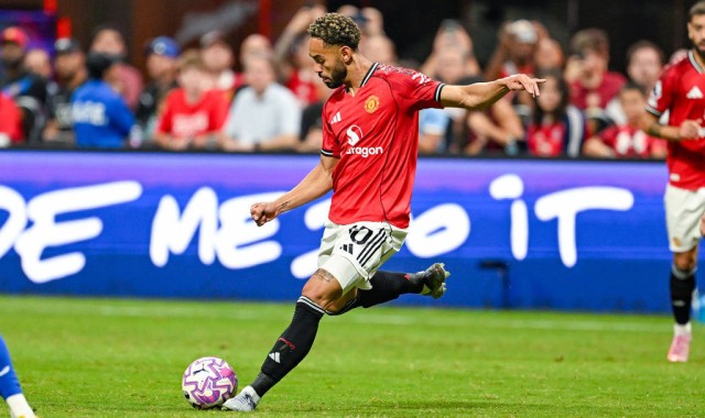 曼联豪掷亿元签谢斯科：红魔再挫纽卡斯尔，转会市场暗战升级