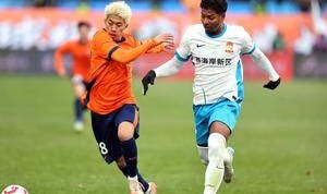 海牛球员黄皓隽献助攻，友谊赛中国香港遭曼联逆转