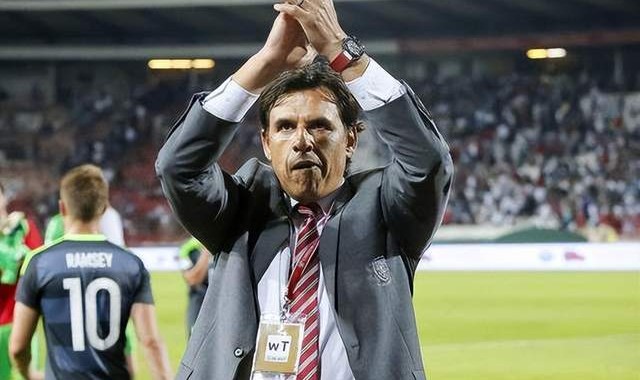 55岁前英超名帅报名国足主教练：曾创造英超最年轻主帅纪录！